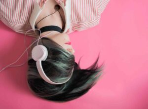 headphone-girl