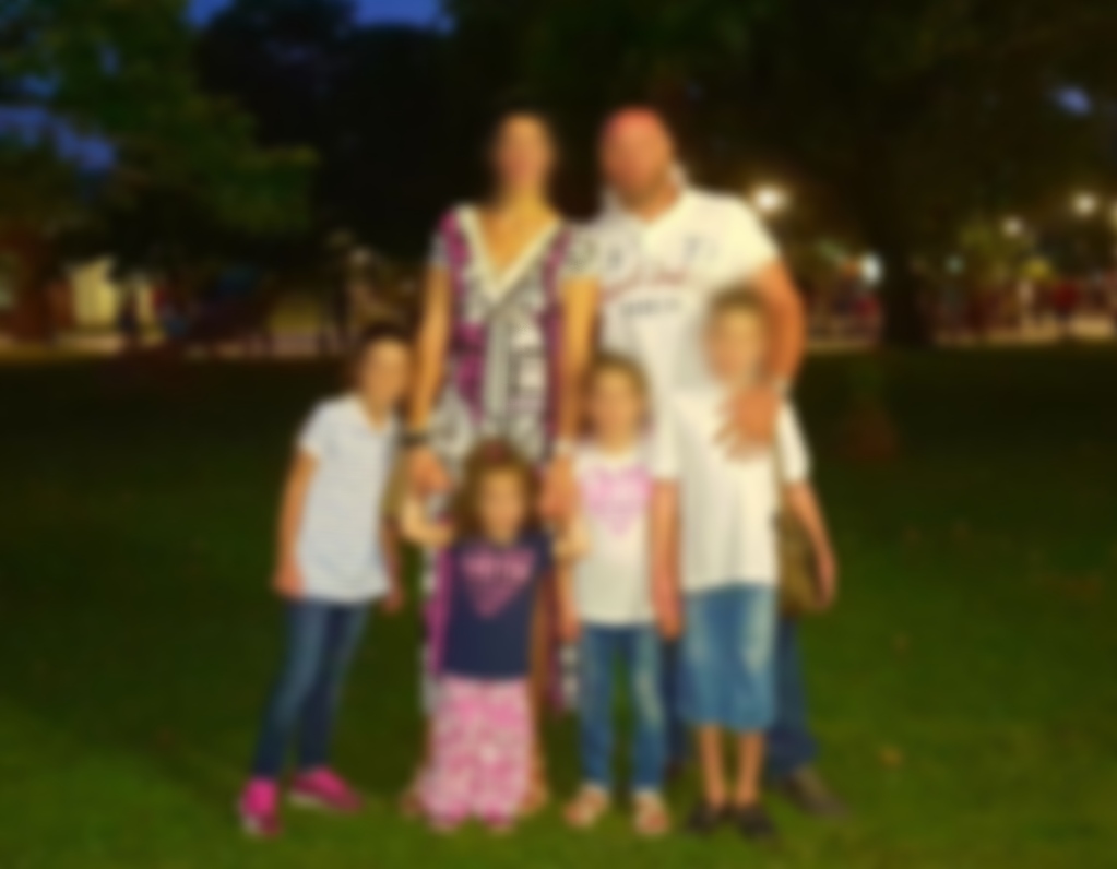 «Μας έπαιρνε στην κρεβατοκάμαρα»