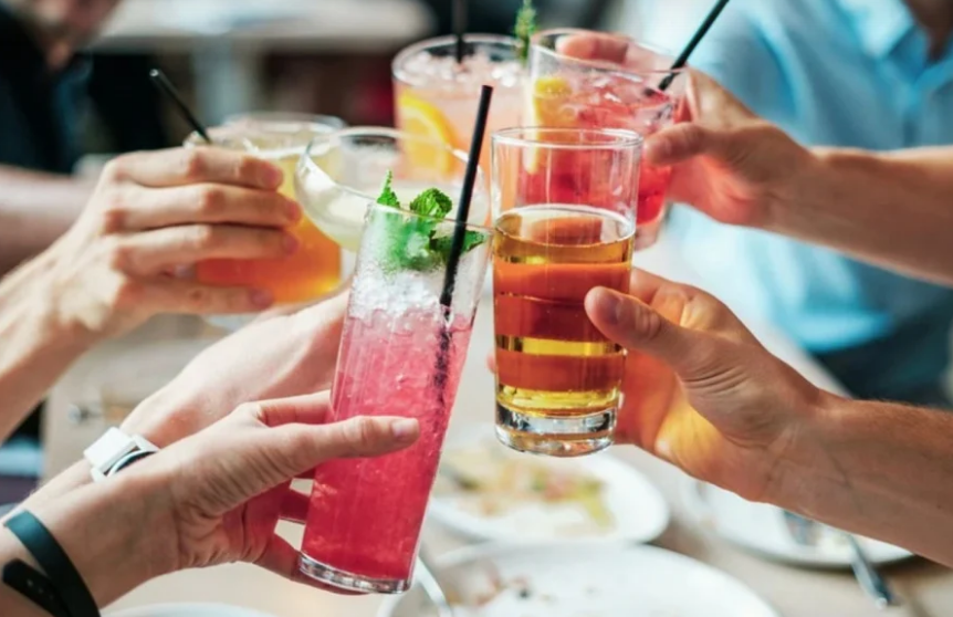 Ανησυχητική έξαρση περιστατικών οξείας μέθης με ανήλικους