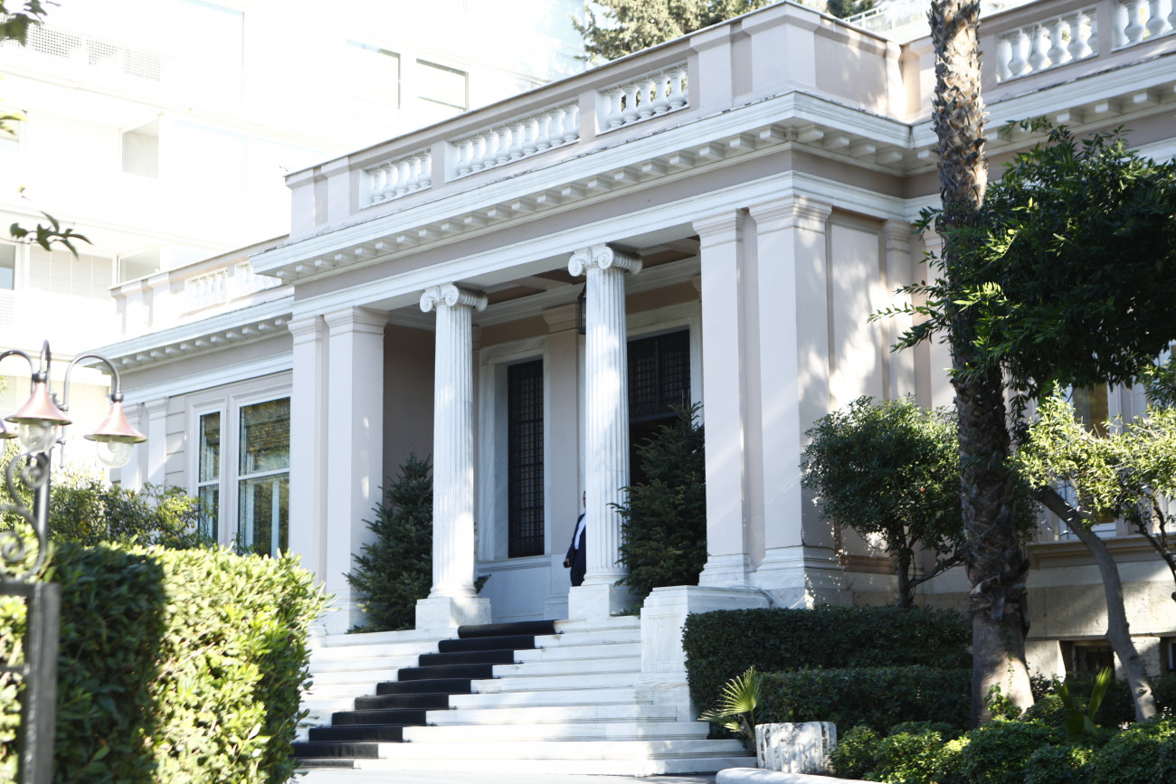 Κυβέρνηση: Κινδυνεύει να ξηλωθεί το «πουλόβερ» των εκλεκτών