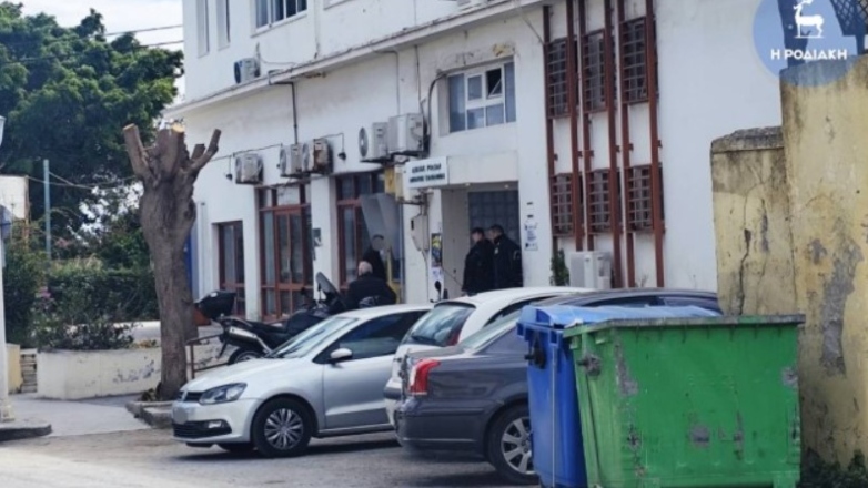 Έφοδος της αστυνομίας στην Πολεοδομία της Ρόδου