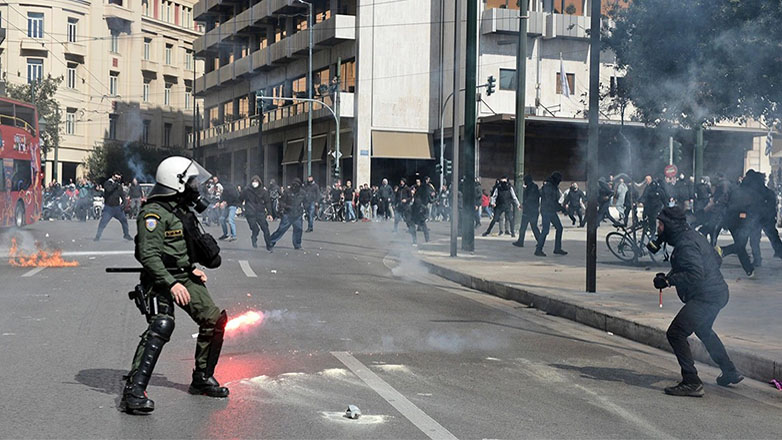 Αστυνομικός… influencer «είδε» συνάδελφους του ως «κουκουλοφόρους»