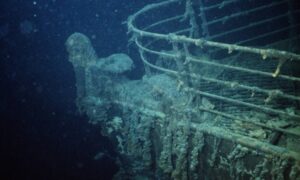 150824-titanic-wreckage-01