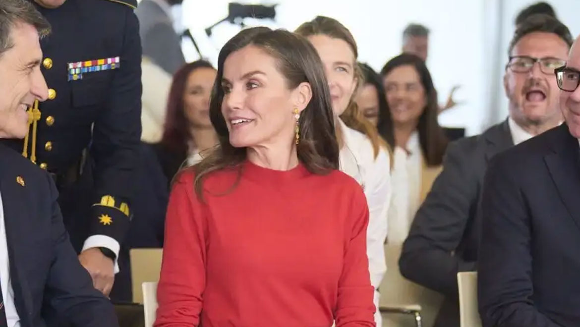 Πώς να φορέσεις το κόκκινο φέτος την άνοιξη όπως η βασίλισσα Letizia