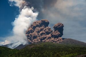 2025-06-02T120443Z_230391571_RC2AUEAHXPB7_RTRMADP_5_ITALY-VOLCANO-ETNA-1024x683