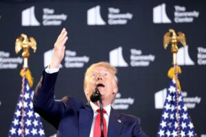 2025-08-13T173337Z_1387606110_RC2G6GAB2IHW_RTRMADP_5_USA-TRUMP-1200x801