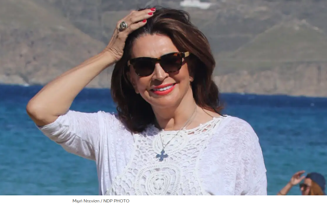 Μιμή Ντενίση: Με μπικίνι στα 72 της χρόνια