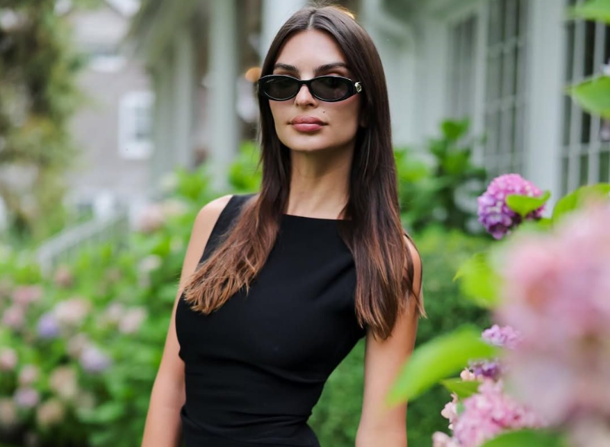 Το μαύρο καλοκαιρινό φόρεμα που πρέπει να έχουμε στη βαλίτσα μας