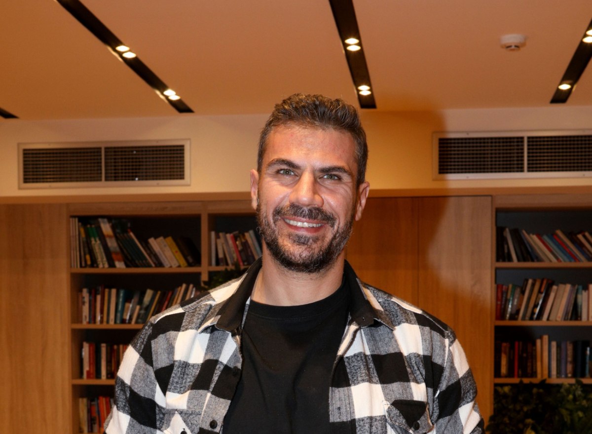 «Τα κουβαδάκια σου και σε άλλη παραλία»: Επικός Άκης Πετρετζίκης