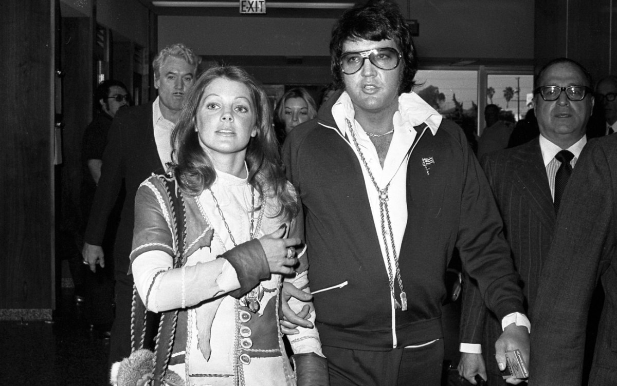 Η Πρισίλα Πρίσλεϊ κατηγορείται ότι «ώθησε» τον Έλβις προς το θάνατο