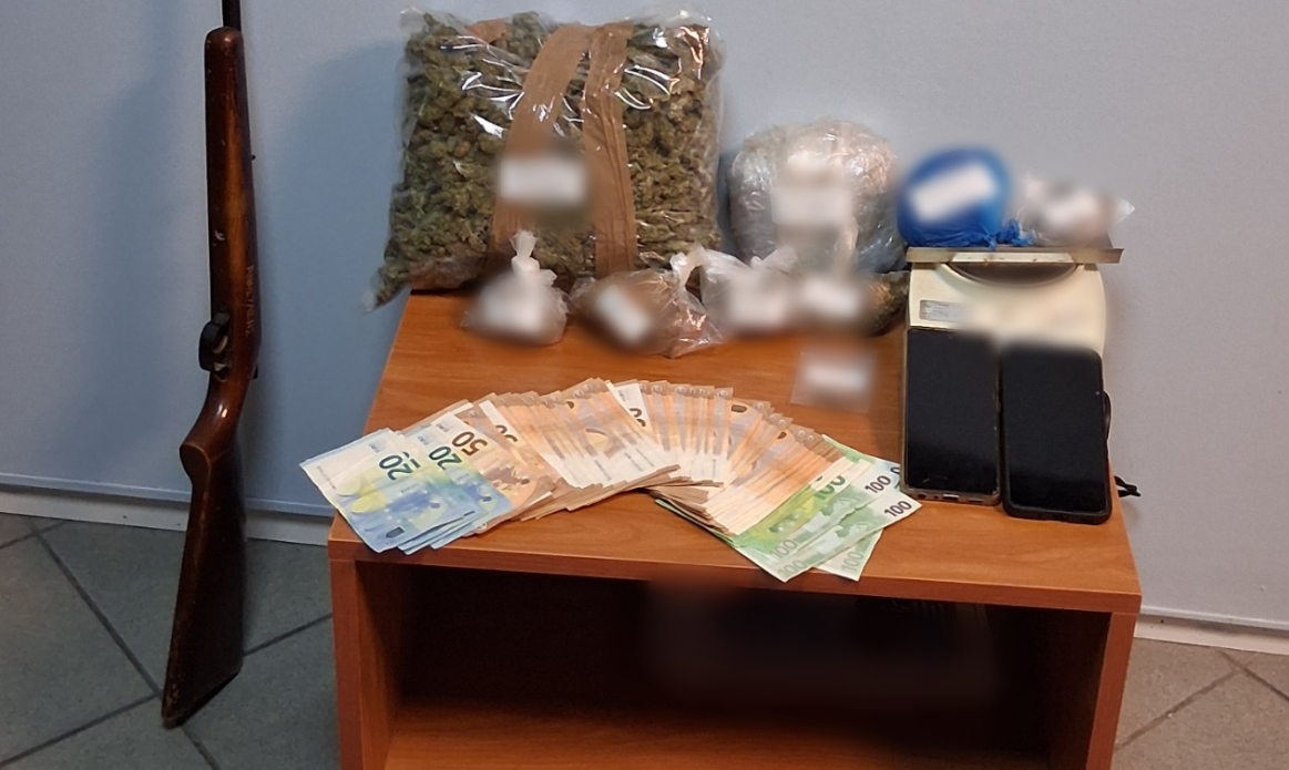 Χαλκίδα: Κατασχέθηκαν 1.461 γρ. κάνναβης, όπλο και τρία αυτοκίνητα (ΦΩΤΟ)