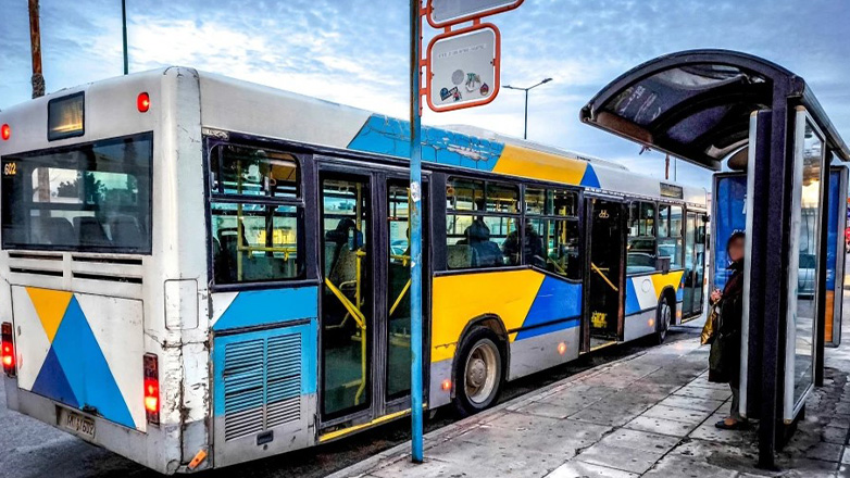 Πανικός σε λεωφορείο – Επιχείρησε να κατεβάσει το παντελόνι του