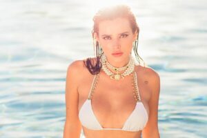 mpela-thorn-onlyfans-posa-kerdizoun-sex-influencers-1200x800