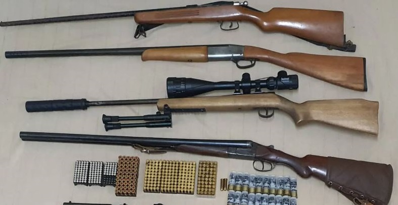 Σίφνος: Μίνι οπλοστάσιο στο σπίτι και την επιχείρηση 48χρονου