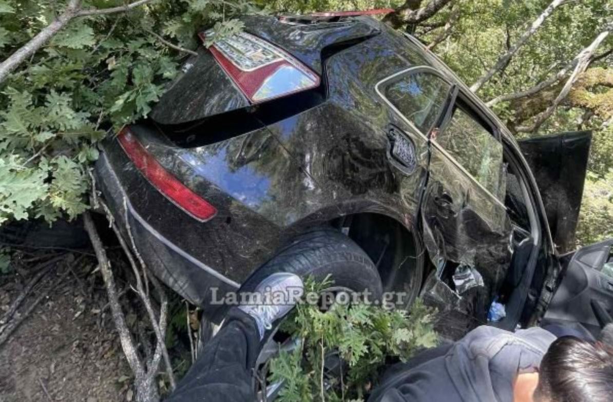 Φθιώτιδα: Αυτοκίνητο βρέθηκε σε γκρεμό 15 μέτρων – Άγιο είχε η οδηγός