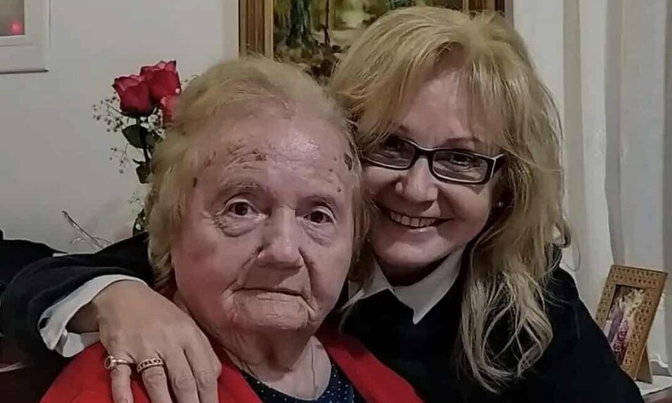 Νικολούλη: Το συγκινητικό μήνυμα για τον θάνατο της μητέρας της