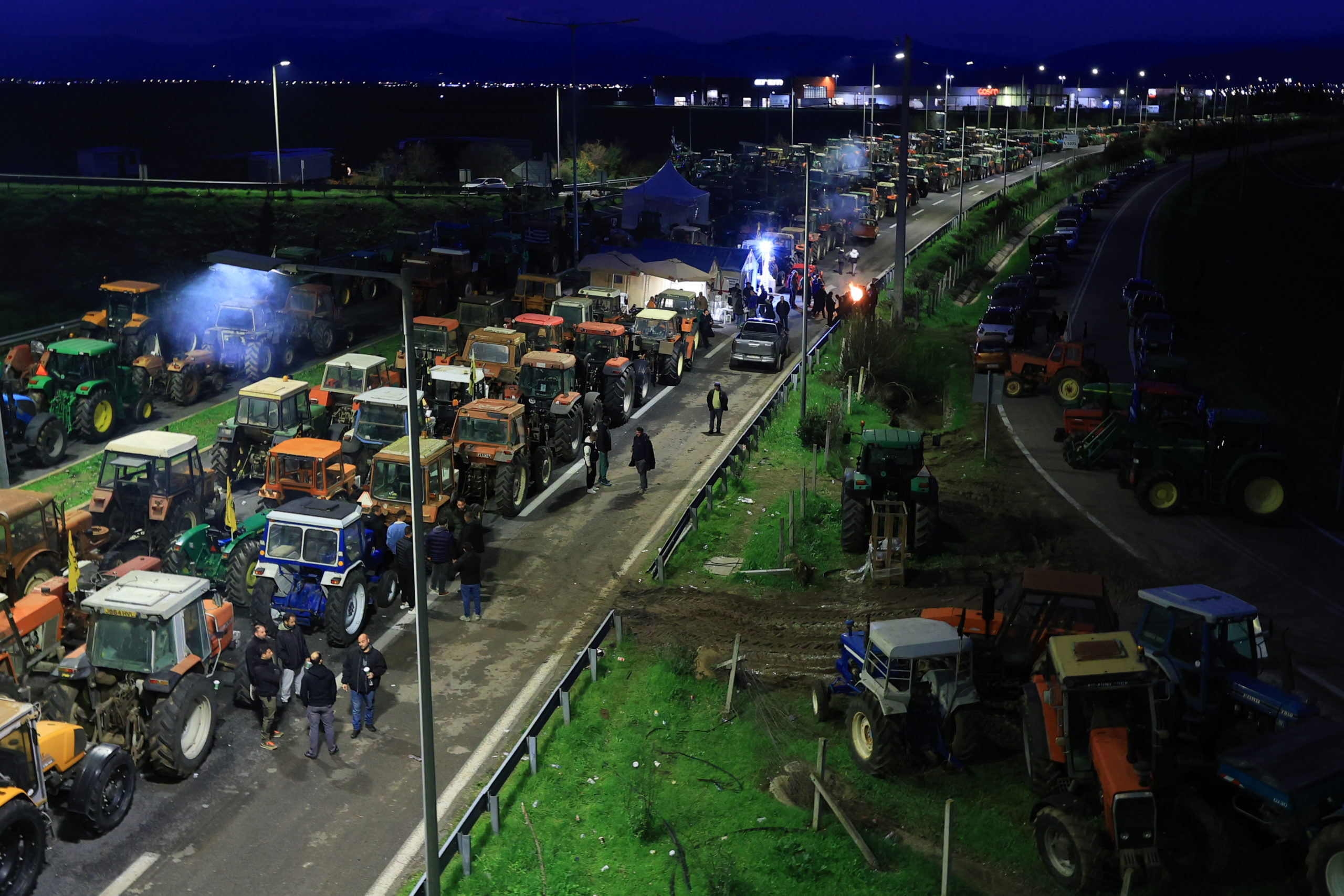 Ανυποχώρητοι οι αγρότες: Δεν πάνε στο Μαξίμου