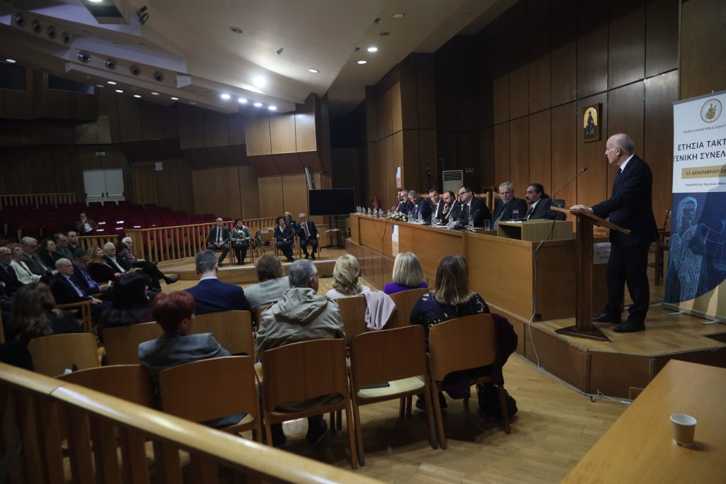 Ξέσπασε πόλεμος δικαστών και δικηγόρων