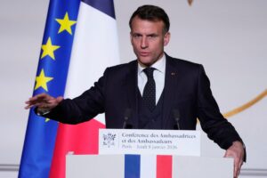 2026-01-08T120253Z_1479674295_RC2YWIAZ6VJY_RTRMADP_5_FRANCE-DIPLOMACY-MACRON-1-1200x800