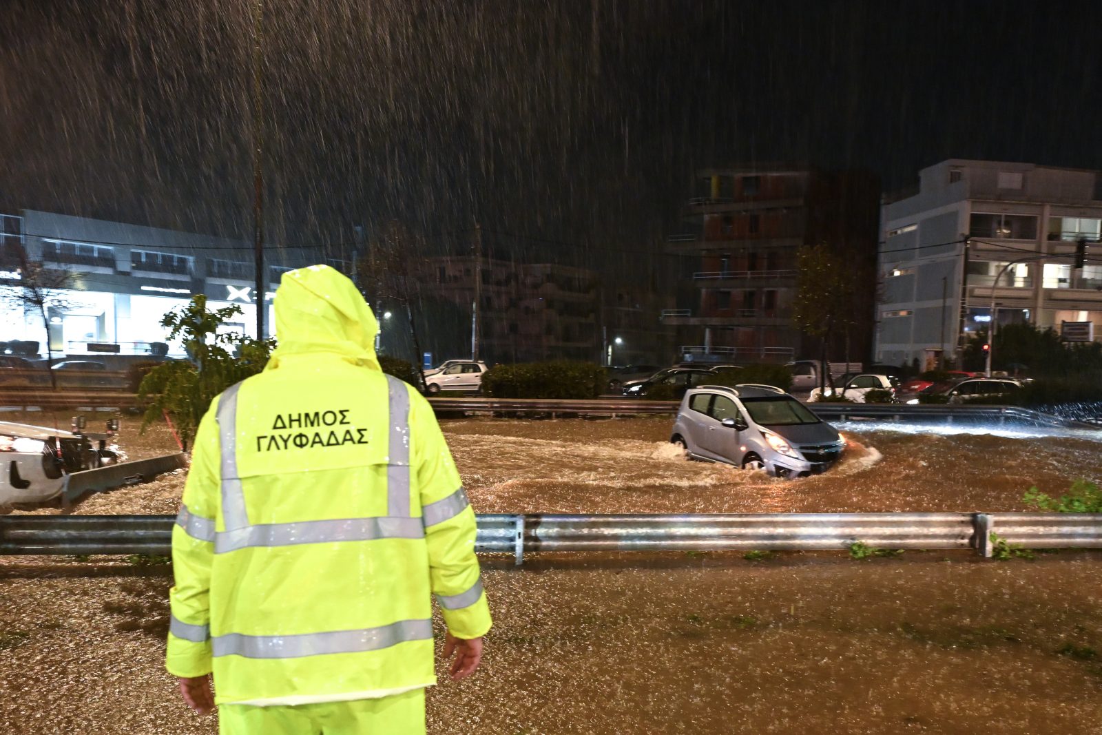 Δυο νεκροί από την κακοκαιρία: Εικόνες καταστροφής στην Αττική