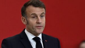 macron-1512026-755-782x440