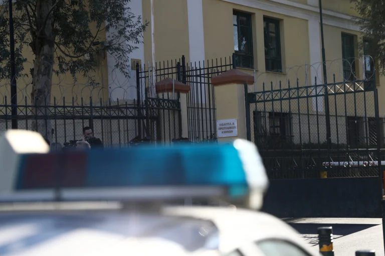 Απέδρασε κρατούμενος από την Ευελπίδων