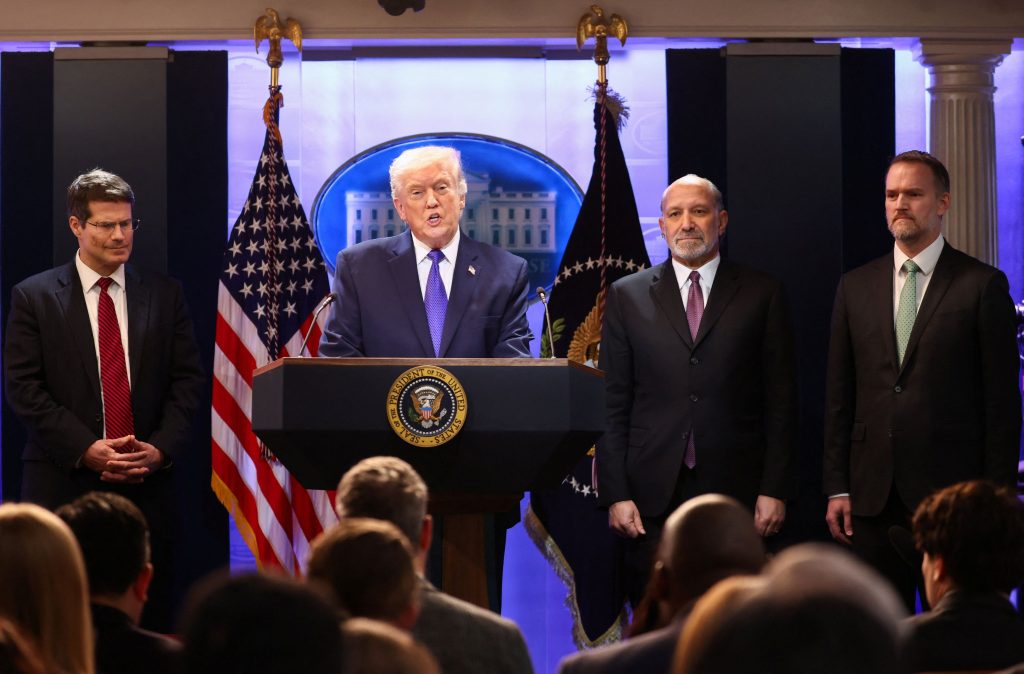 Τραμπ: Aνακοίνωσε νέο παγκόσμιο δασμό 10%