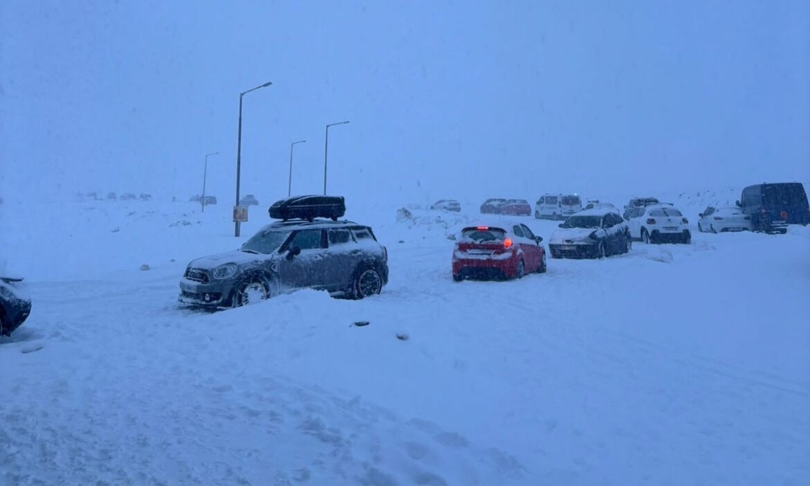 Δράμα: Εγκλωβισμένοι στο χιονοδρομικό του Φαλακρού