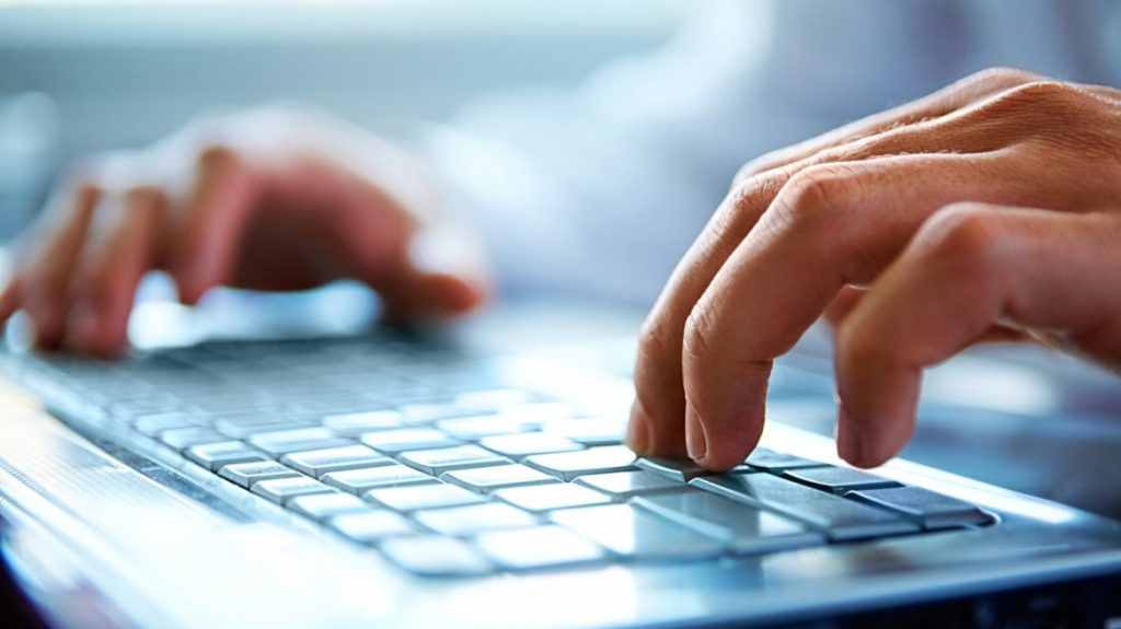 Πάτρα: Aπέσπασε 15.000 ευρώ από 22χρονο προσποιούμενος τεχνικό