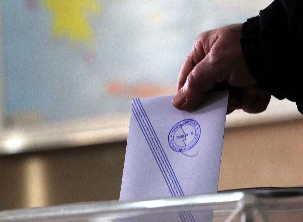 Kόμματα και υποψήφιοι σε ένα ψηφοδέλτιο