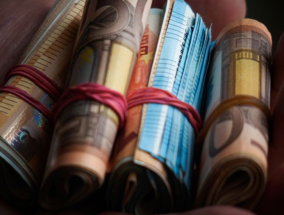 Δεσμευμένοι τραπεζικοί λογαριασμοί: Ποιες αλλαγές εξετάζονται