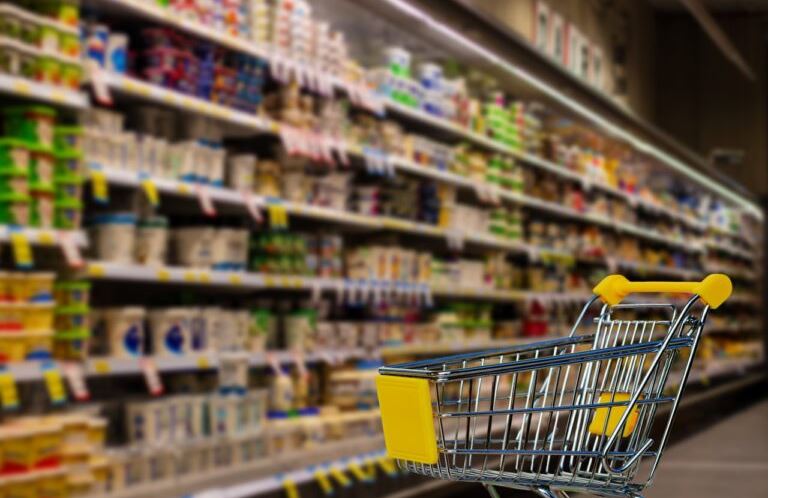 Έρευνα: Περικοπές και σε βασικά αγαθά