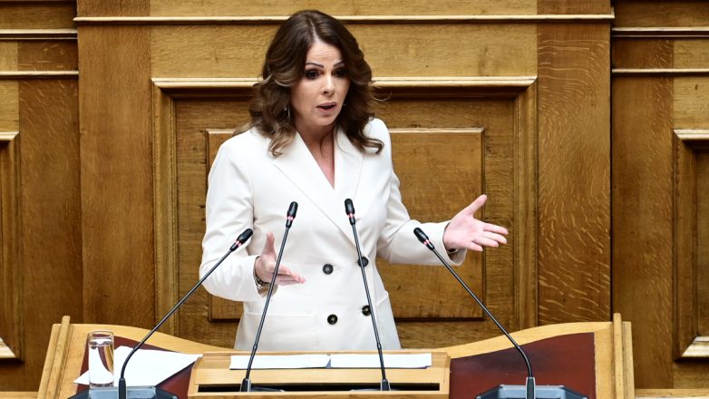 Κατερίνα Παπακώστα: Ζητώ την άρση ασυλίας μου