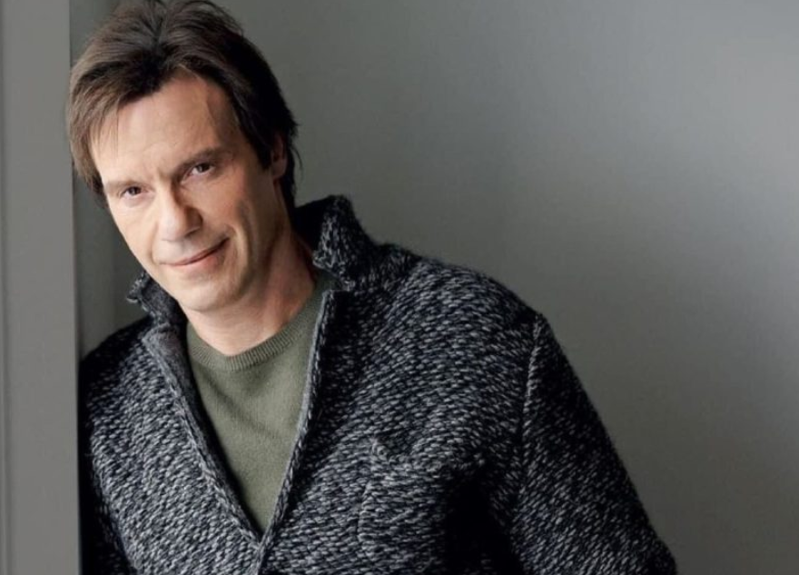 Τζώρτζογλου: Ποζάρει με τον ιερέα που τον έσωσε από την κατάθλιψη