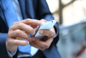 kinito-tilefono-smartphone-sms