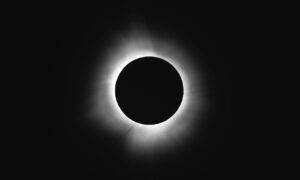 13792c33-solar-eclipse-241